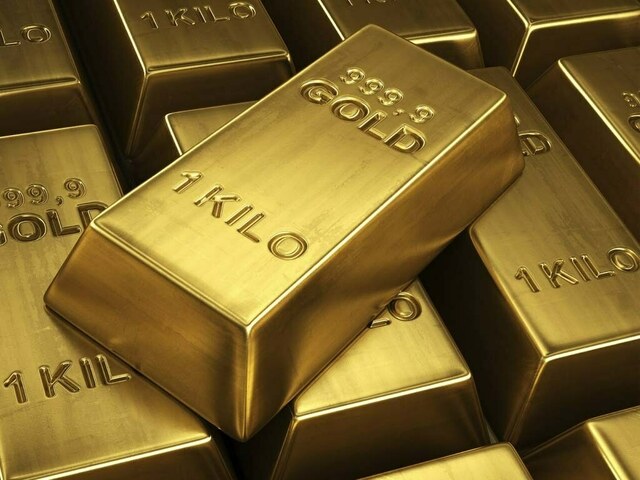 US MIDDAY: Gold eases as investors assess Omicron impact