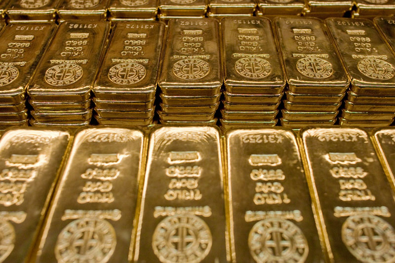 Gold prices hit 5-mth low as U.S. rate risks boost dollar, yields