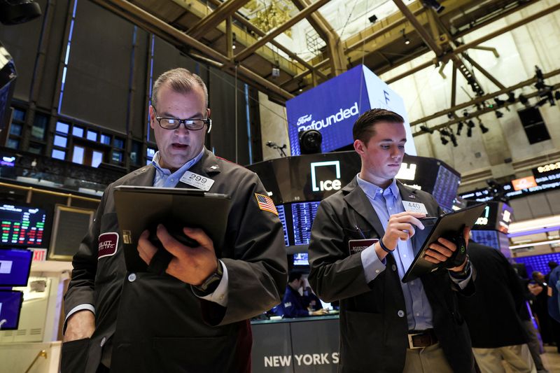 Wall St falls as bank contagion fears flare up