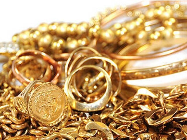 Gold prices drift lower