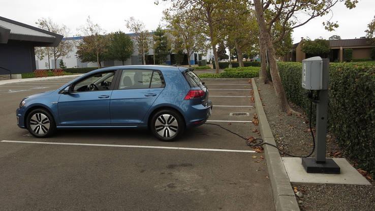 2015 Volkswagen e-Golf SEL Premium: Junkyard Scavenger Review