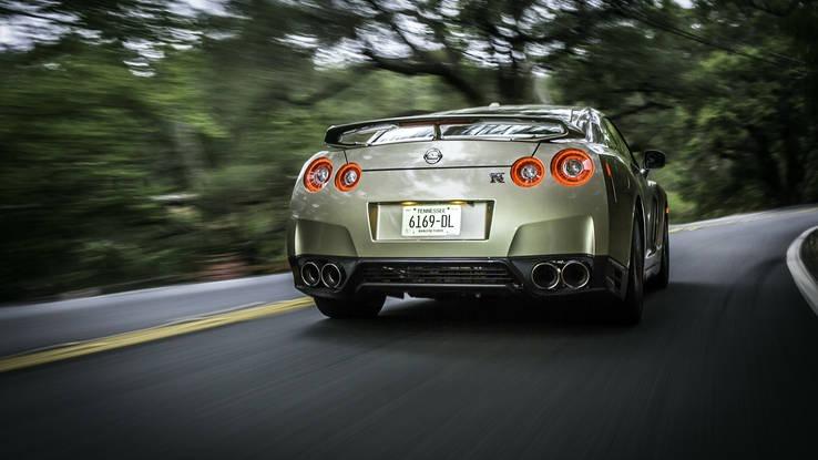 2016 Nissan GT-R Premium review