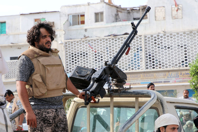 Aden gripped by fresh fighting as Yemen rivals battle for control