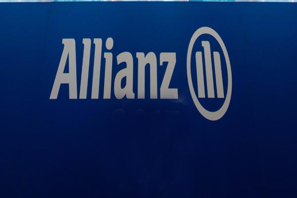 Allianz sticks to full-year goals, despite Q3 profit drop