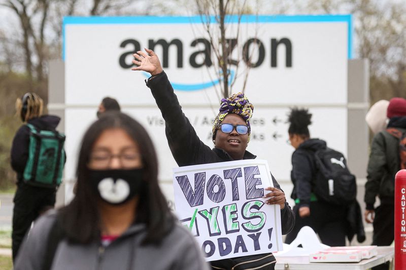 Amazon to get hearing that could overturn NY union vote, labor board official says