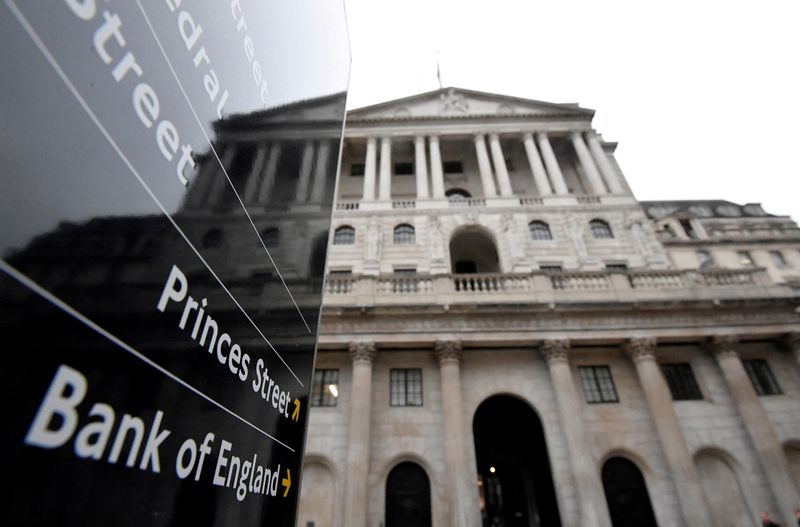 Analysis-Bank of England split raises policy doubt at key moment for economy