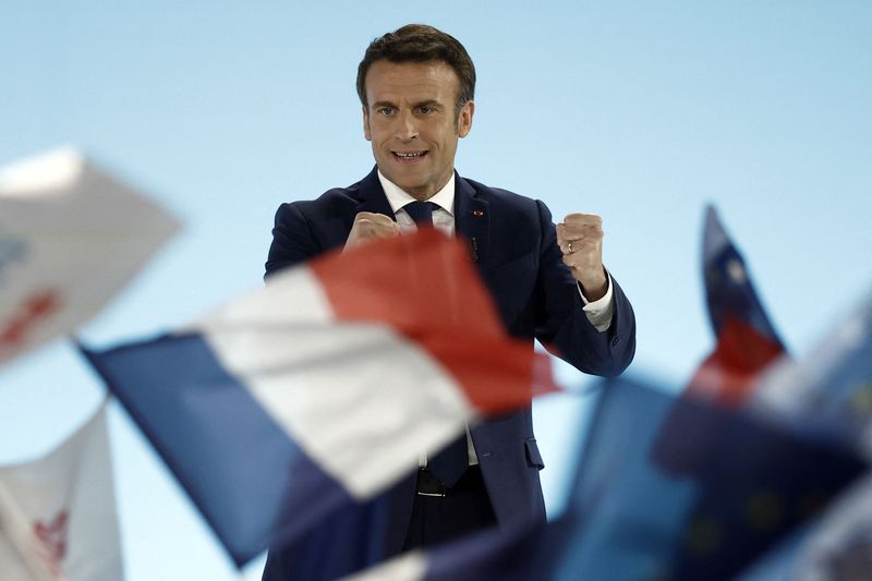 Analysis-In presidential race, Macron can no longer count on anti-Le Pen front