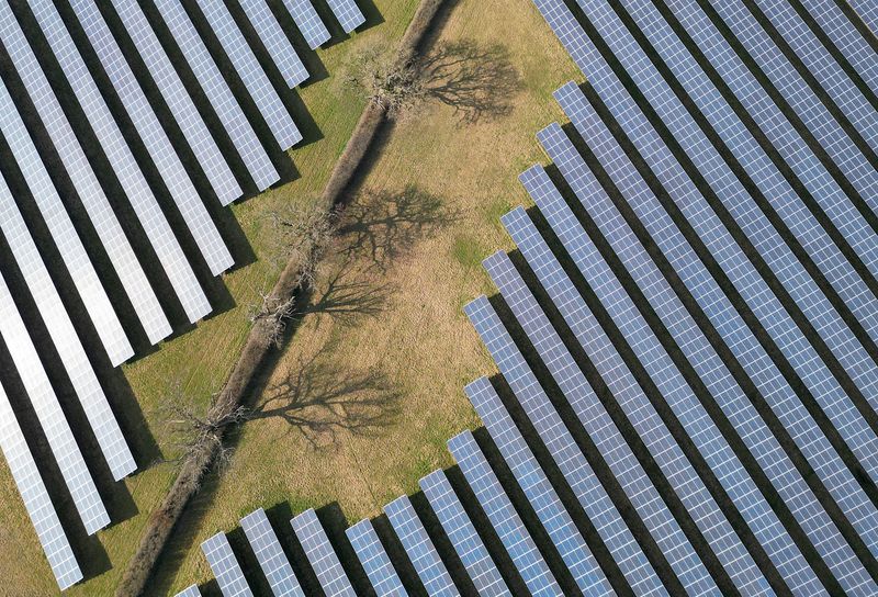Analysis-Stock pickers power up battered renewables as rates fall