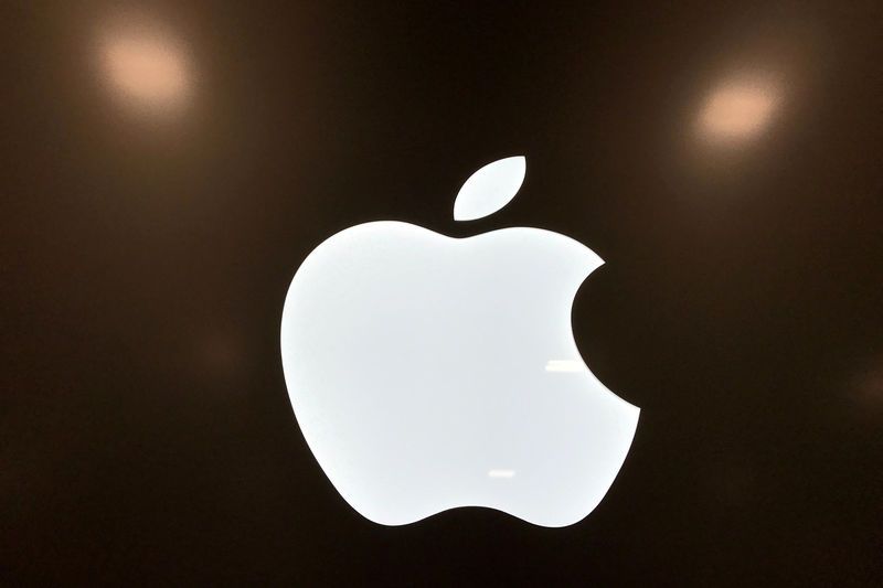 Apple in talks to launch money-transfer service: Recode