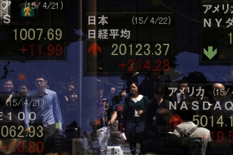 Asian Stocks Up, Withstands Bond Tumble Triggered by Hawkish Powell Comments