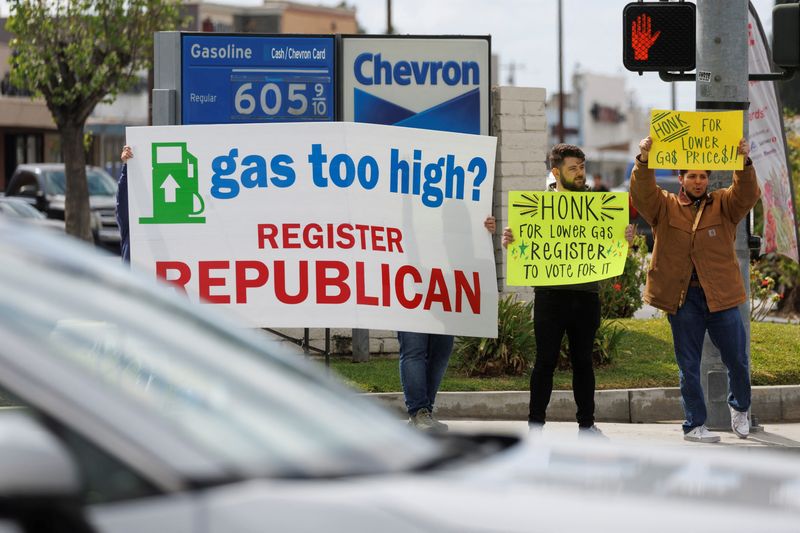 At California gas station, Republicans woo voters angry over fuel prices - but it