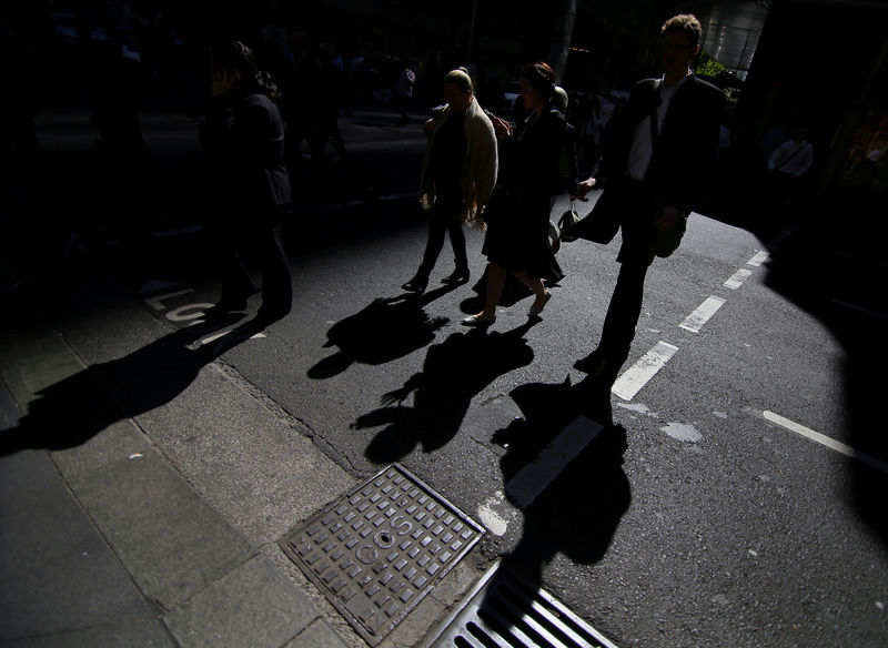 Australia economy hits dry spell as incomes fail to flow