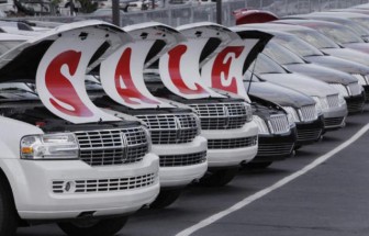 Automakers bet on surge in pickup sales; Chrysler to add 1,250 workers to boost Ram production