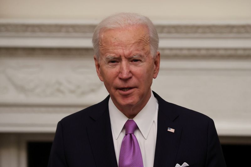 Biden Readies Sanctions on Russian Banks, Individuals After Ukraine Invasion