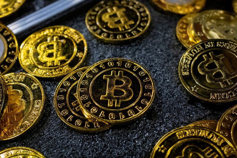 Bitcoin breaks ,000 as momentum builds