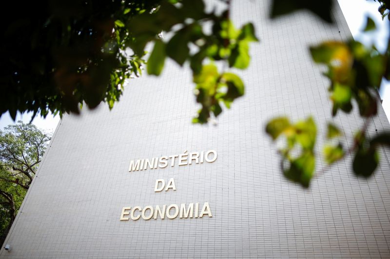 Brazil central govt posts smaller-than-forecast deficit in March