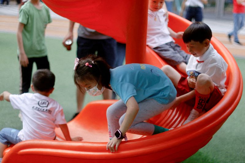 Bringing up a child costlier in China than in U.S., Japan - research