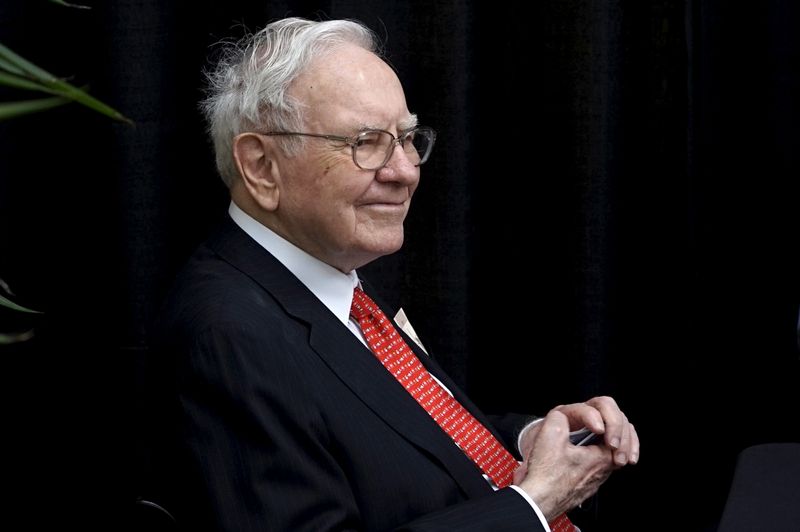 Buffett says more comfortable with investments in Japan than Taiwan