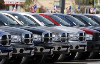 Canada auto sales head for decade high this year, pace to slow