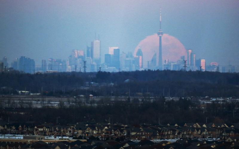 Canadian banks prepare for shaky economy, more bad loans