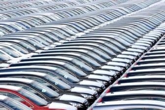 Car sales plunge, highlighting shrinking French economy