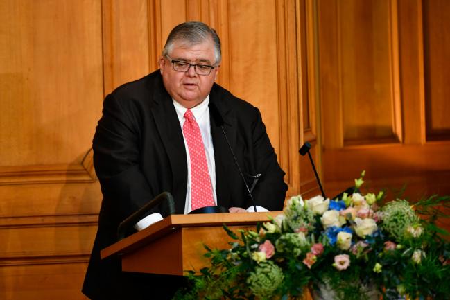 Carstens Says Central Banks Must Press on With Normalization