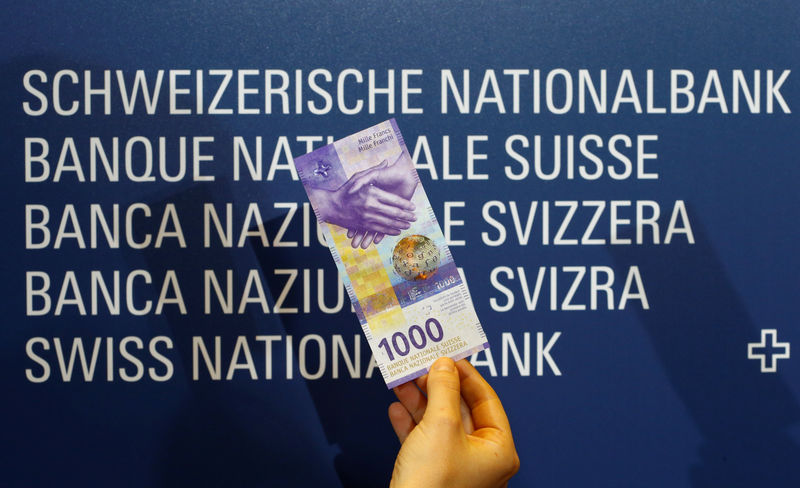 Cash-crazy Swiss get new 1,000 Swiss franc note