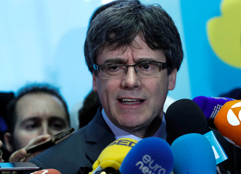 Catalonia postpones vote for new regional head, sticks with Puigdemont