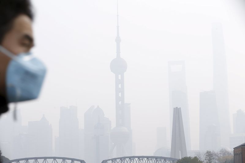 China fourth-quarter GDP growth to slow on debt, pollution clampdown