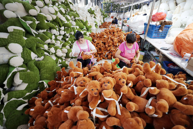 China November export growth seen slowing as global demand cools