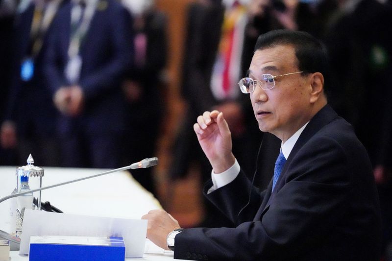 Chinese premier says economy on 