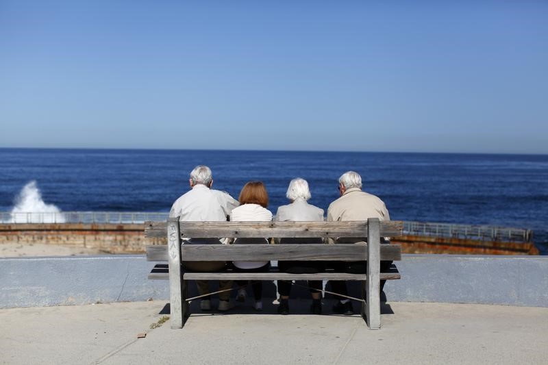 Column: For U.S. retirees, rising interest rates a double-edged sword