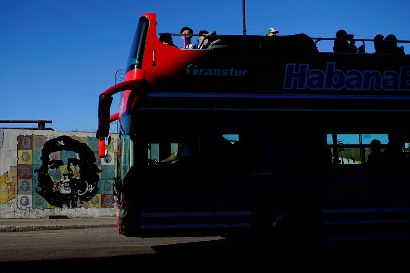 Cuba reinforces public transport as it clamps down on private taxis