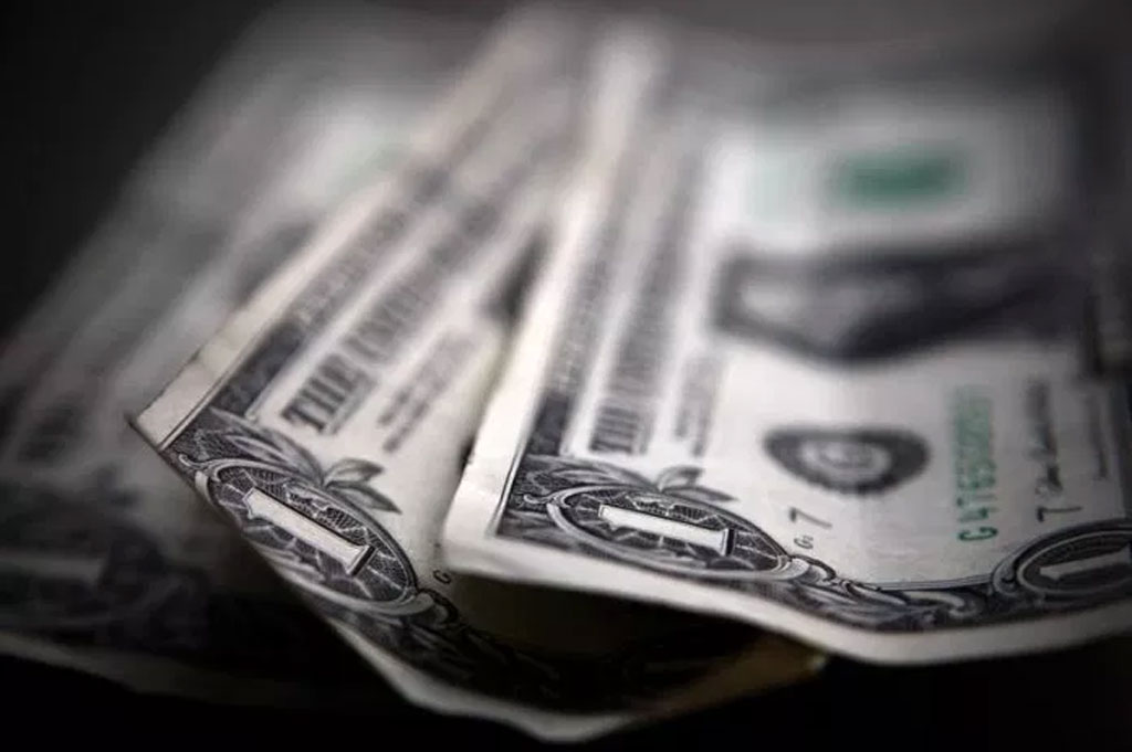 Dollar inches up before midterm elections