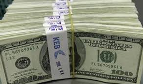 Dollar rallies to multiyear peaks vs euro, yen as central bank moves eyed