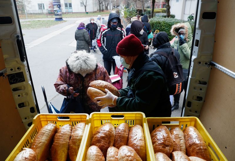 East Europeans tighten belts for Christmas as inflation bites