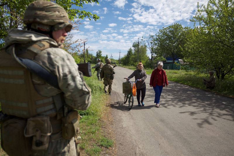 Russia launches all-out assault to encircle Ukraine troops in east