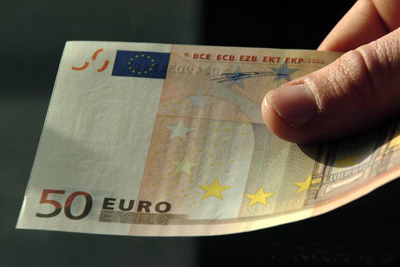 Euro ticks higher ahead of Greek debt referendum