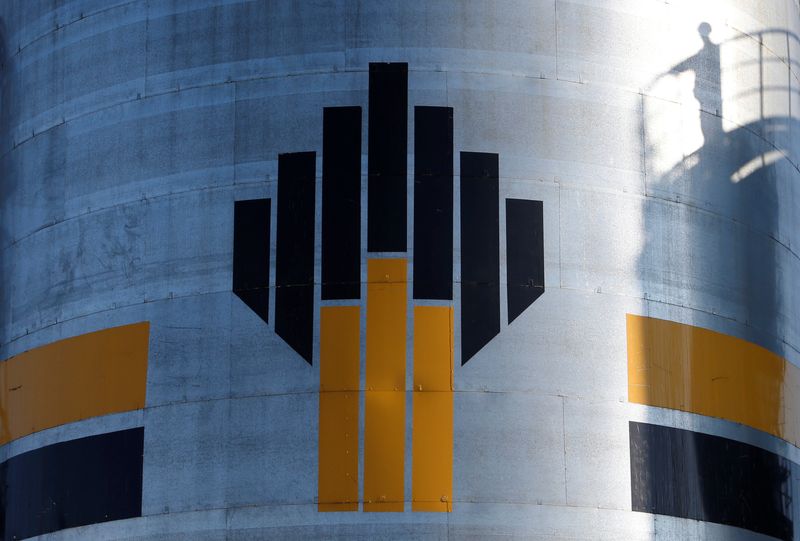 Exclusive - Some banks stop credit for oil imports by Rosneft-owned India refiner Nayara - sources