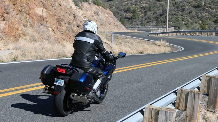 First Ride: 2016 Yamaha FJR1300A and 1300ES