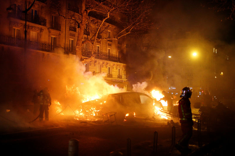 France to consider state of emergency to prevent riots recurring: government spokesman