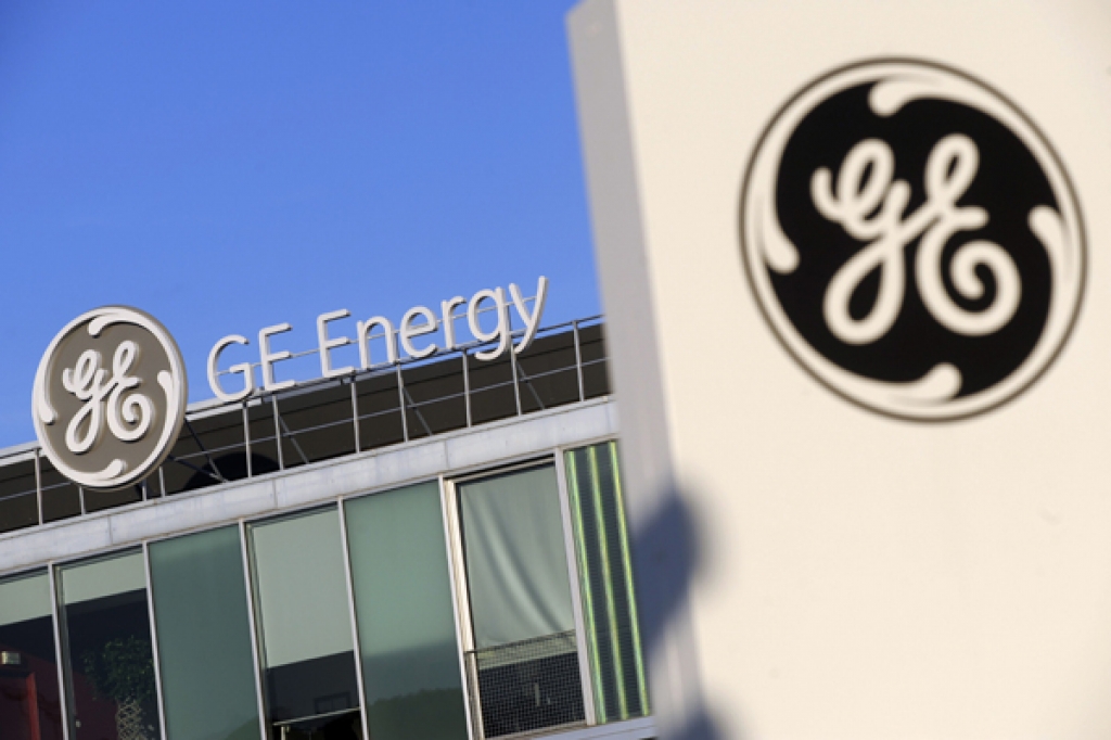 General Electric CEO buys 60,000 shares of slumping giant