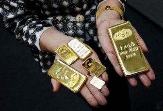 Gold down; global economic uncertainty weighs