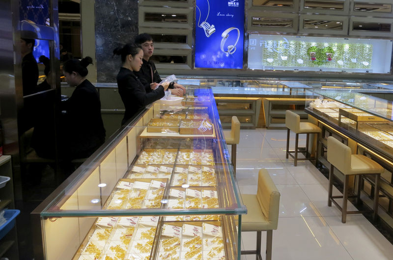 Gold jewelry sales recovering in China, but platinum left on the shelf