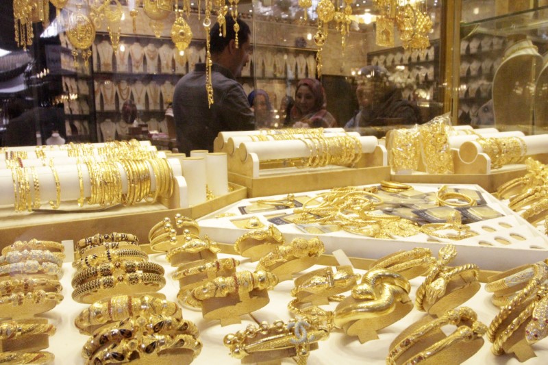 Gold prices edge lower as U.S.-EU trade tension abates