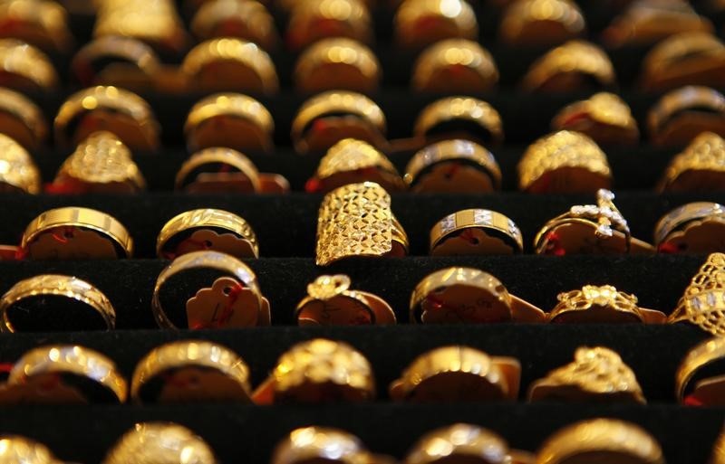 Gold Prices Reverse Gains, Near 2-Month Lows Ahead of Fed Decision