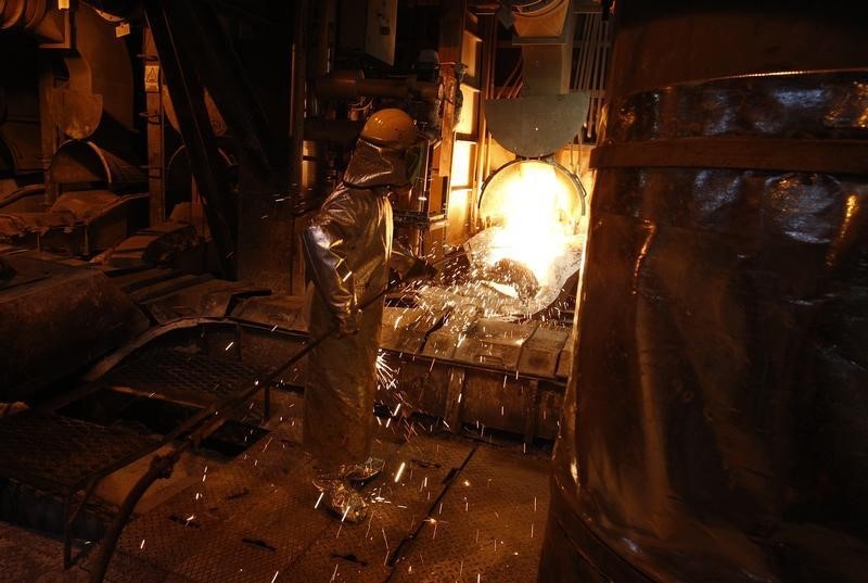 LME copper prices seesaw amid US dollar strength and China policy watch