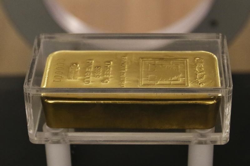 Gold steadies below ,000 as debt ceiling talks continue, Fed in focus