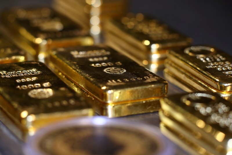 Gold Extends Drop Below ,000 as Risk Appetite Returns