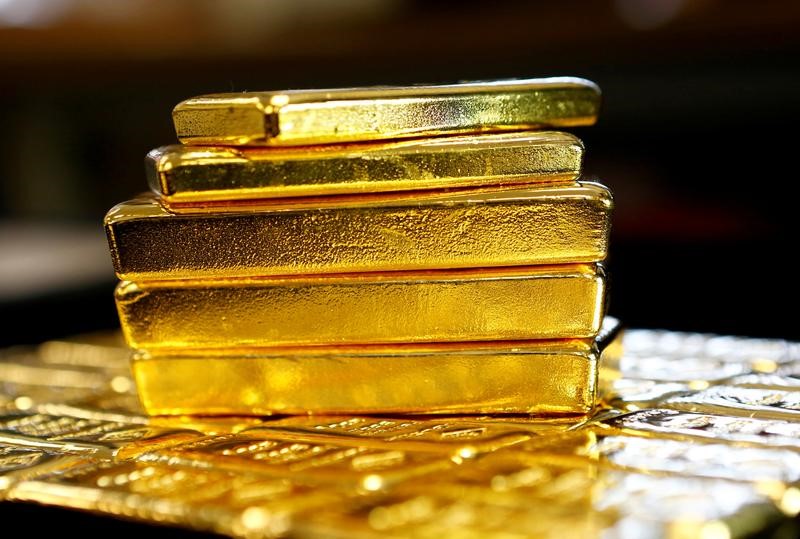 Gold prices flat as dollar, yields steady before more Fed cues